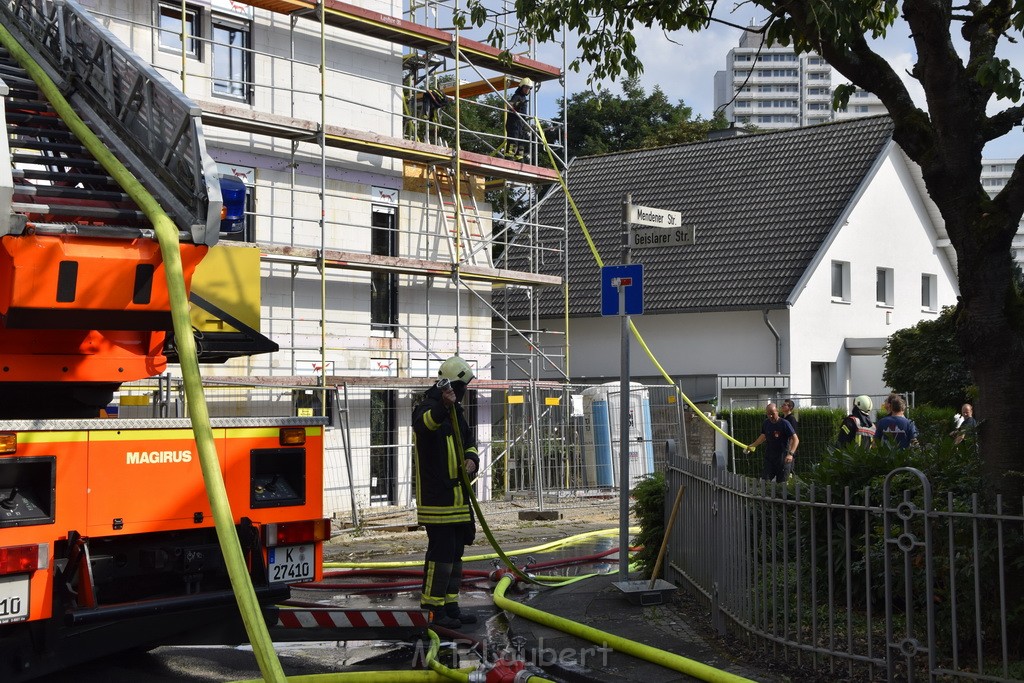 Dachstuhlbrand Koeln Poll Geislarerstr P607.JPG - Miklos Laubert